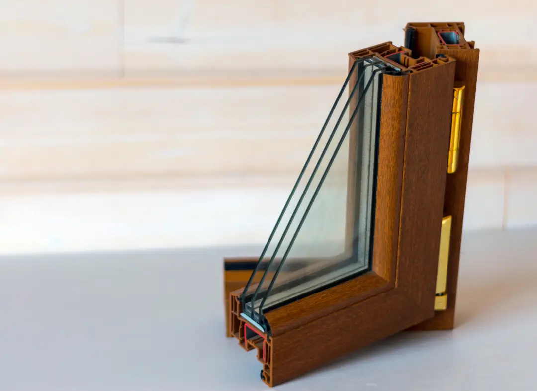 Installation de fenêtre en bois sur mesure Le Tignet